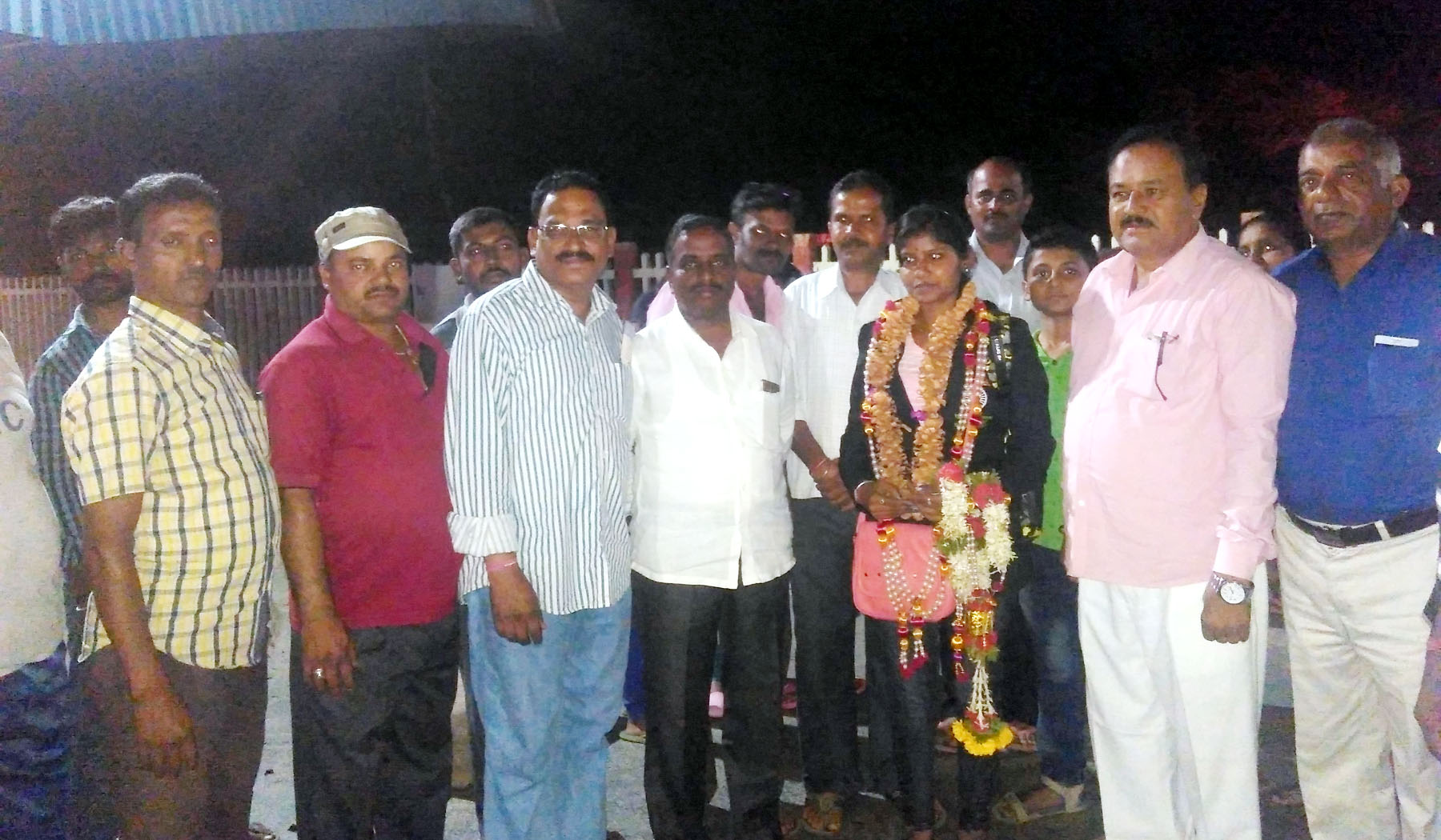 ತವರಿಗೆ ಆಗಮಿಸಿದ ಶಾಲಿನಿಗೆ ಪಟ್ಟಣದ ರೈಲ್ವೆ ನಿಲ್ದಾಣದಲ್ಲಿ ಅದ್ದೂರಿ ಸ್ವಾಗತ